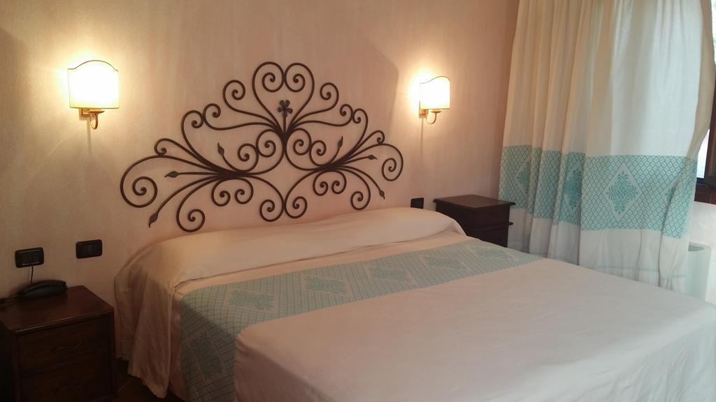Trinità dʼAgultu Hotel Ristorante La Tana Di Li Mazzoni חדר תמונה