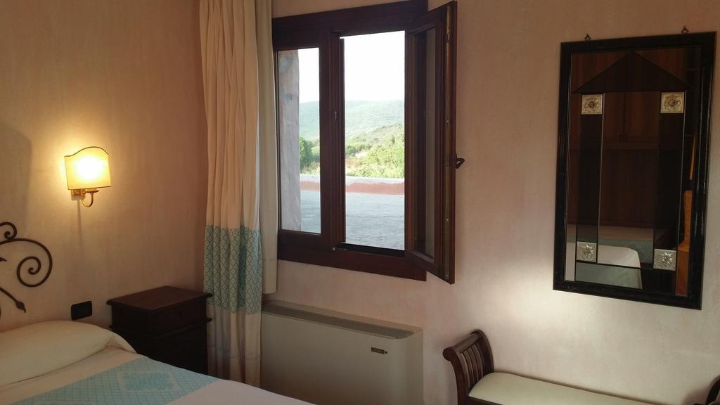 Trinità dʼAgultu Hotel Ristorante La Tana Di Li Mazzoni חדר תמונה