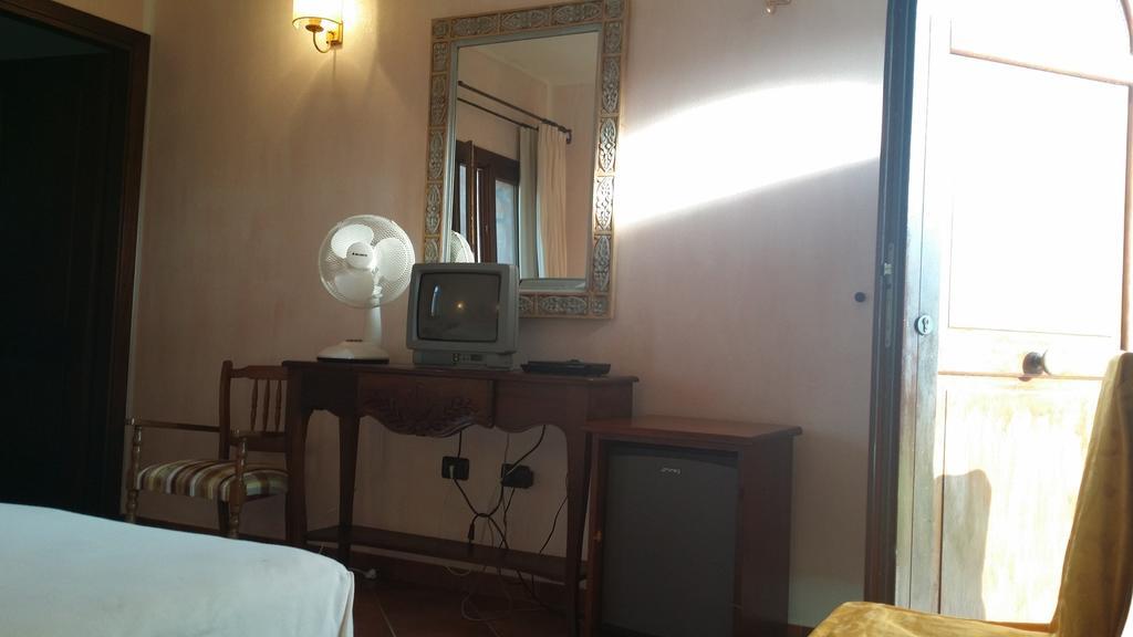 Trinità dʼAgultu Hotel Ristorante La Tana Di Li Mazzoni מראה חיצוני תמונה